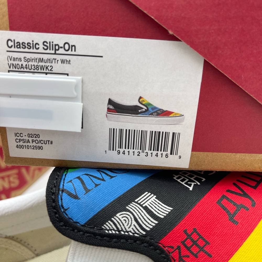 Vans WMNS Classic Slip-On (Vans Spirit)Multi/True White Sneakers 
VN0A4U38WK2 - Picture 10 of 16